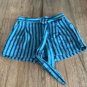 Loft, Beach Linen blend size 8, 4” inseam short, worn once